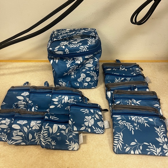 Lug - Blue and White Floral Twinkle Box Jewelry Organizer - Picture 7 of 12